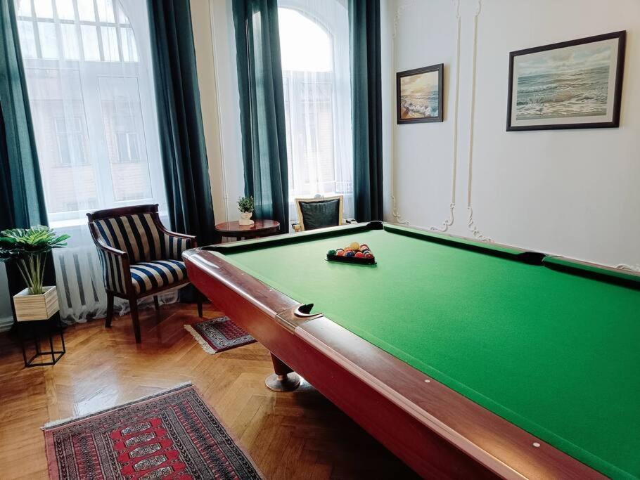 Căn hộ Unique Spacious Classic 3 Bedroom Midtown ! Billiard ! Riga